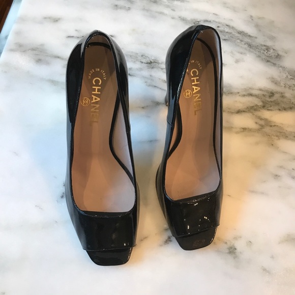 CHANEL Shoes - Chanel black patent Pumps